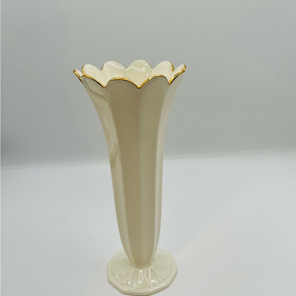 Elegant Cream Vase with Gold Trim 24 karat Mikasa
